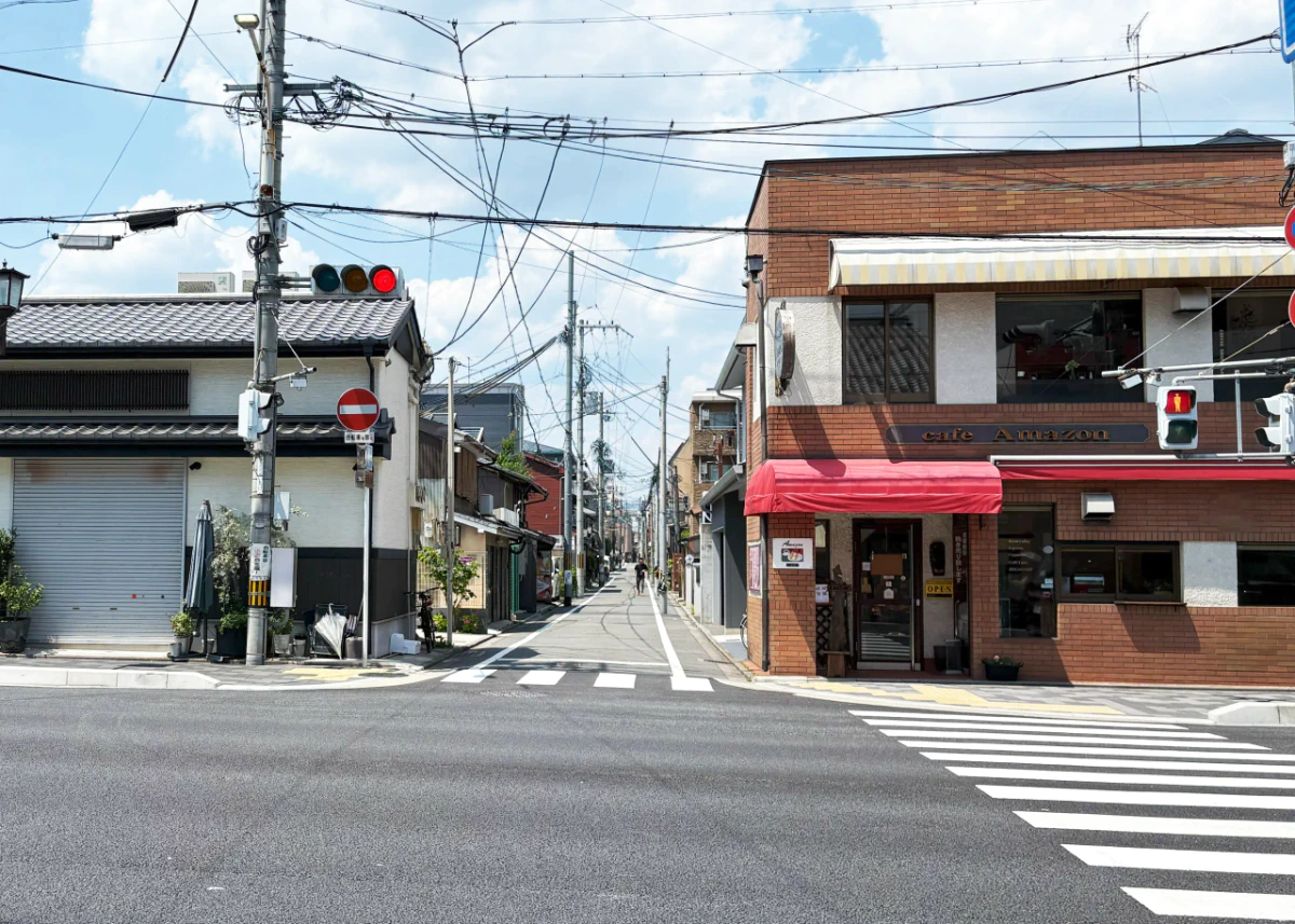 喫茶アマゾンのある交差点。北を向いて撮影しています。
