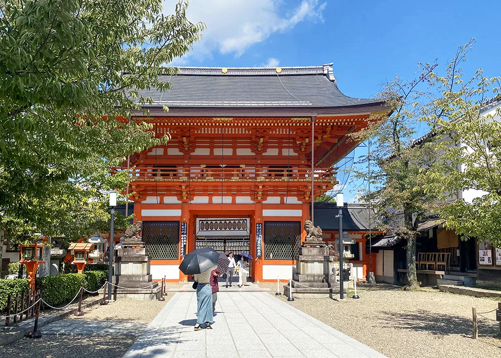 京都・八坂神社の南楼門。
