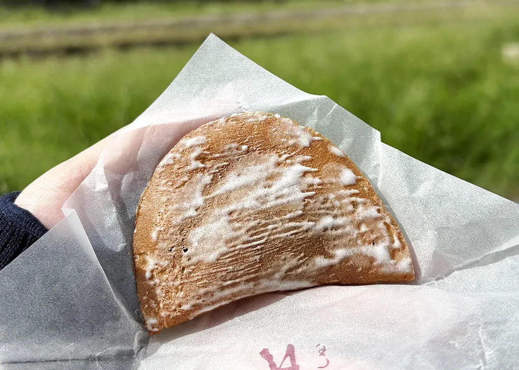 銘菓月の輪。和菓子。あんこをしっとりした生地で包んだ焼き菓子。