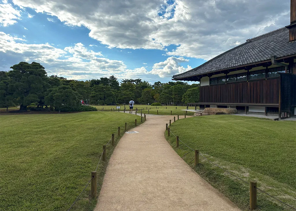 二条城内の庭園。