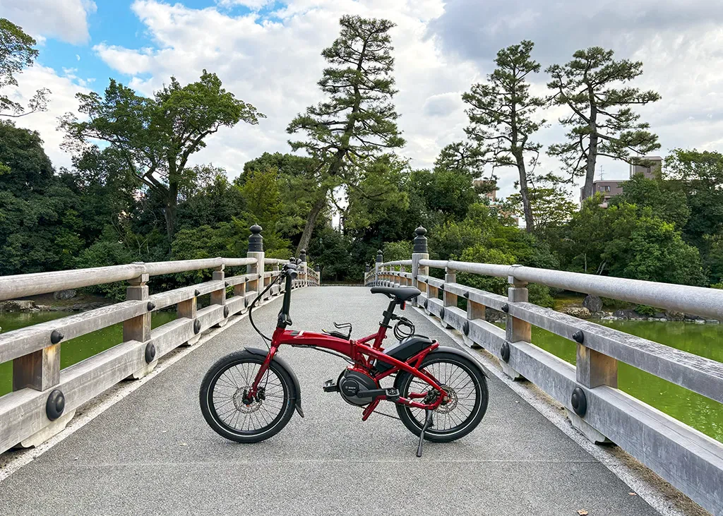 京都御苑内にある厳島神社の前の橋。