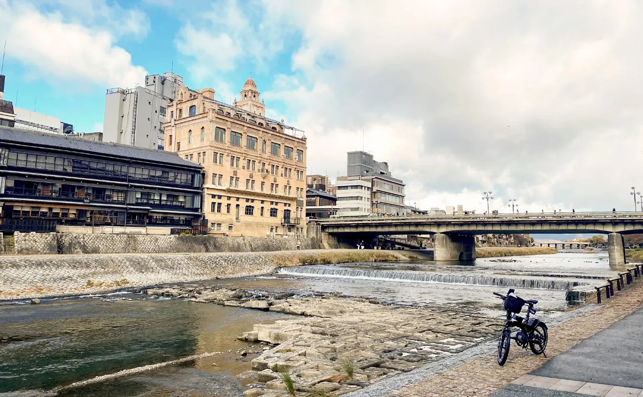 A Tern Vektron e-bike by the scenic Kamo River in Kyoto.