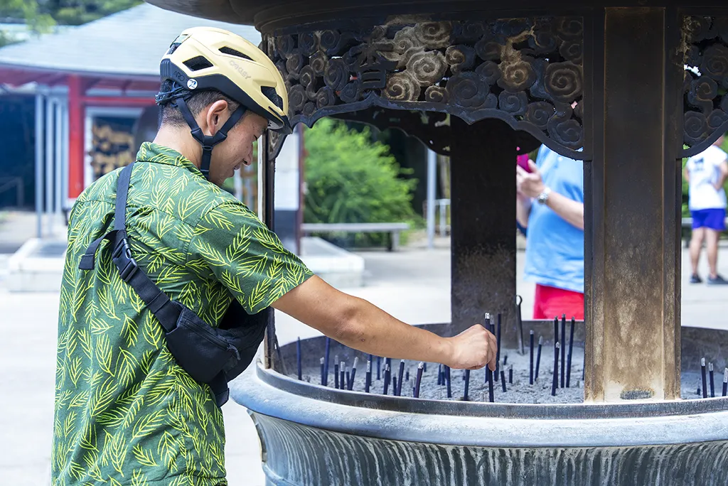 京都の寺院に参拝するツアーの写真