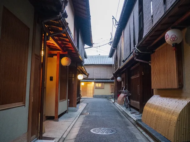 祇園の隠れた路地裏を巡るツアー