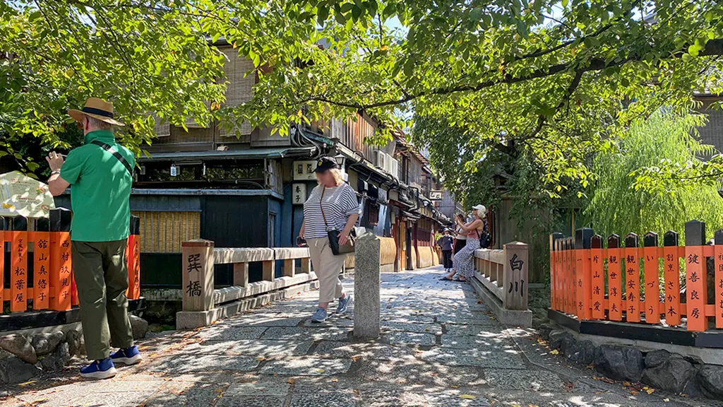 The picturesque Shirakawa Lane in Gion